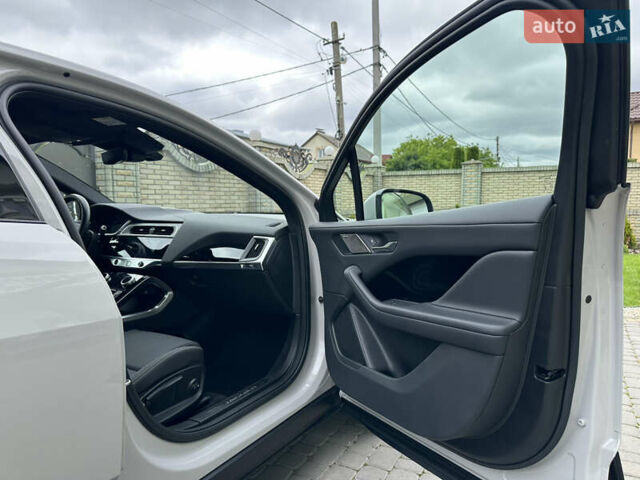 Серый Ягуар I-Pace, объемом двигателя 0 л и пробегом 115 тыс. км за 27000 $, фото 84 на Automoto.ua