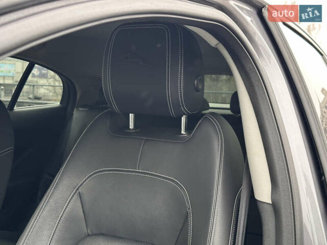 Серый Ягуар I-Pace, объемом двигателя 0 л и пробегом 118 тыс. км за 25900 $, фото 57 на Automoto.ua