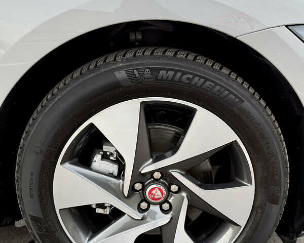 Серый Ягуар I-Pace, объемом двигателя 0 л и пробегом 85 тыс. км за 31999 $, фото 85 на Automoto.ua