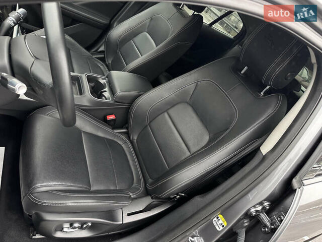 Серый Ягуар I-Pace, объемом двигателя 0 л и пробегом 118 тыс. км за 25900 $, фото 61 на Automoto.ua