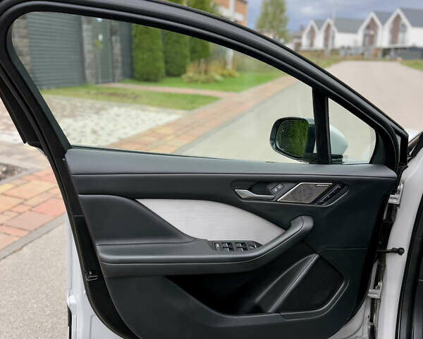 Серый Ягуар I-Pace, объемом двигателя 0 л и пробегом 85 тыс. км за 31999 $, фото 58 на Automoto.ua
