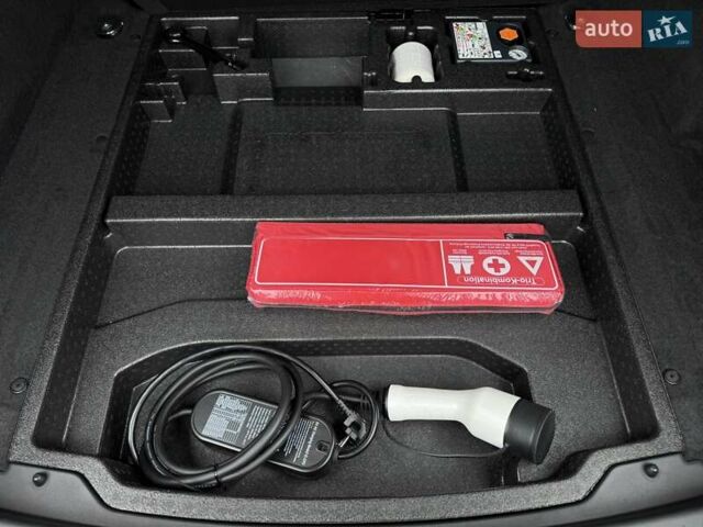 Серый Ягуар I-Pace, объемом двигателя 0 л и пробегом 91 тыс. км за 28900 $, фото 78 на Automoto.ua