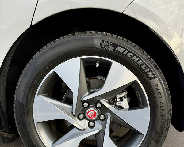 Серый Ягуар I-Pace, объемом двигателя 0 л и пробегом 85 тыс. км за 31999 $, фото 87 на Automoto.ua