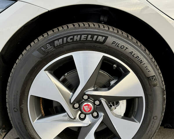 Серый Ягуар I-Pace, объемом двигателя 0 л и пробегом 85 тыс. км за 31999 $, фото 86 на Automoto.ua