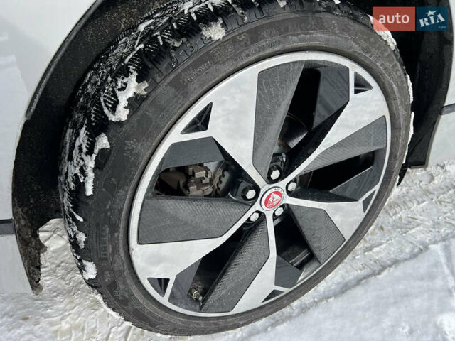 Серый Ягуар I-Pace, объемом двигателя 0 л и пробегом 49 тыс. км за 35900 $, фото 9 на Automoto.ua