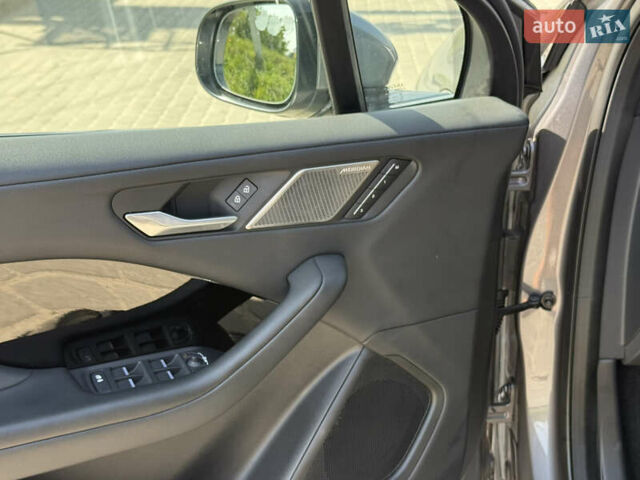 Серый Ягуар I-Pace, объемом двигателя 0 л и пробегом 111 тыс. км за 32990 $, фото 27 на Automoto.ua