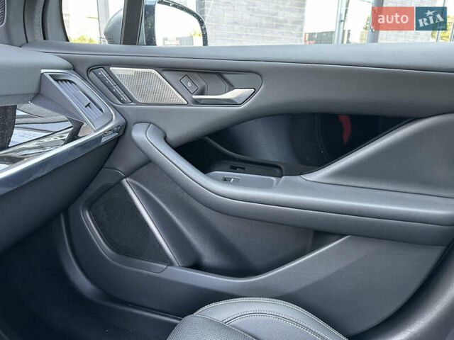 Серый Ягуар I-Pace, объемом двигателя 0 л и пробегом 83 тыс. км за 31900 $, фото 39 на Automoto.ua