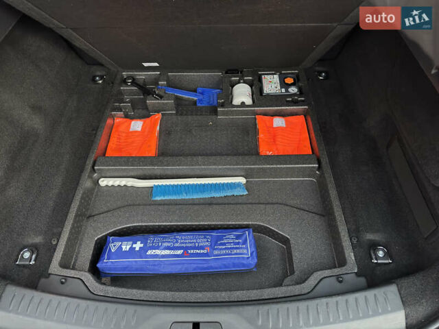 Серый Ягуар I-Pace, объемом двигателя 0 л и пробегом 86 тыс. км за 28300 $, фото 34 на Automoto.ua