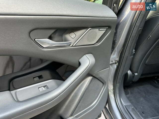 Серый Ягуар I-Pace, объемом двигателя 0 л и пробегом 82 тыс. км за 30900 $, фото 44 на Automoto.ua