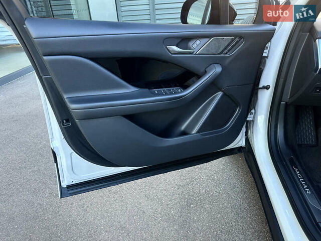 Серый Ягуар I-Pace, объемом двигателя 0 л и пробегом 38 тыс. км за 36550 $, фото 7 на Automoto.ua