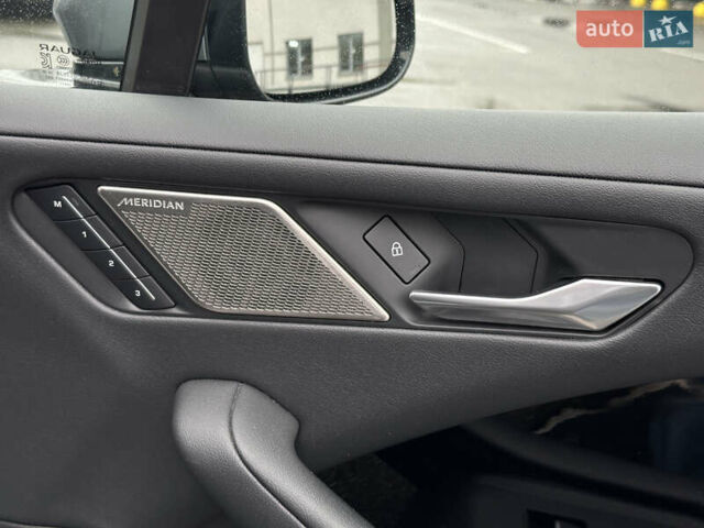 Серый Ягуар I-Pace, объемом двигателя 0 л и пробегом 118 тыс. км за 25900 $, фото 47 на Automoto.ua