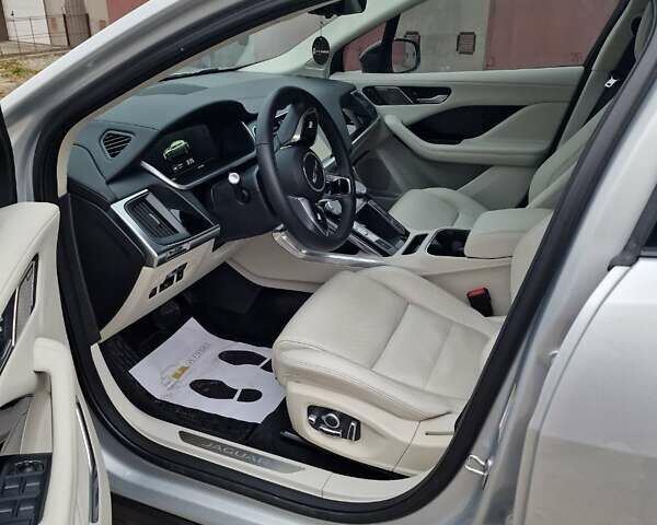 Серый Ягуар I-Pace, объемом двигателя 0 л и пробегом 34 тыс. км за 35400 $, фото 1 на Automoto.ua