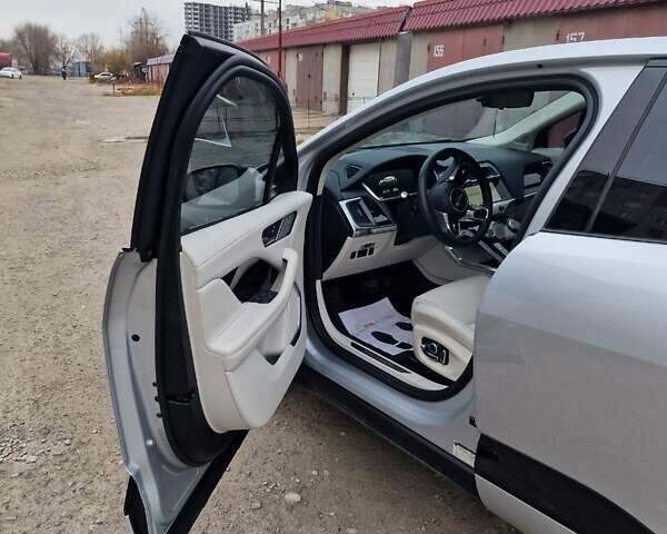 Серый Ягуар I-Pace, объемом двигателя 0 л и пробегом 34 тыс. км за 35400 $, фото 6 на Automoto.ua
