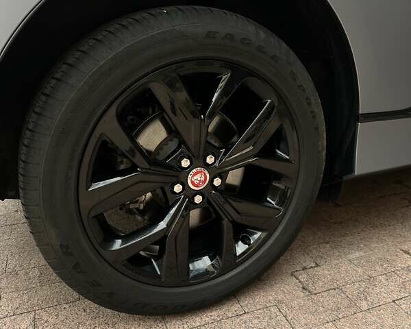 Серый Ягуар I-Pace, объемом двигателя 0 л и пробегом 13 тыс. км за 46400 $, фото 7 на Automoto.ua