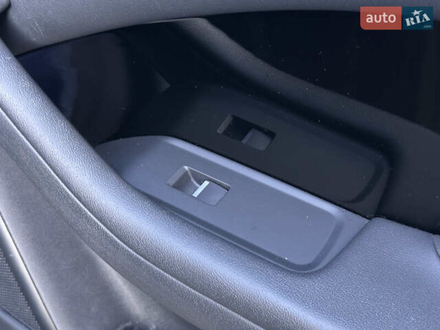 Синий Ягуар I-Pace, объемом двигателя 0 л и пробегом 117 тыс. км за 23500 $, фото 49 на Automoto.ua