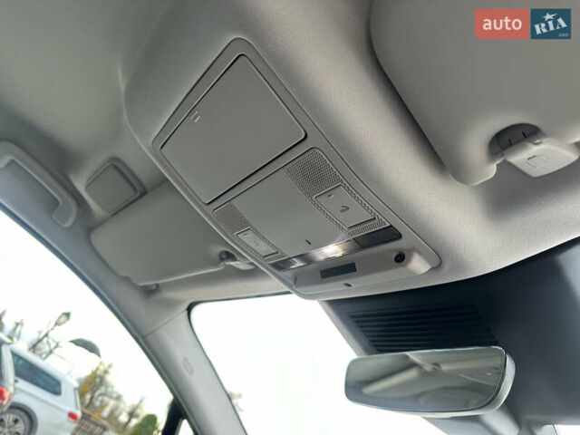 Синій Ягуар I-Pace, об'ємом двигуна 0 л та пробігом 118 тис. км за 24674 $, фото 40 на Automoto.ua