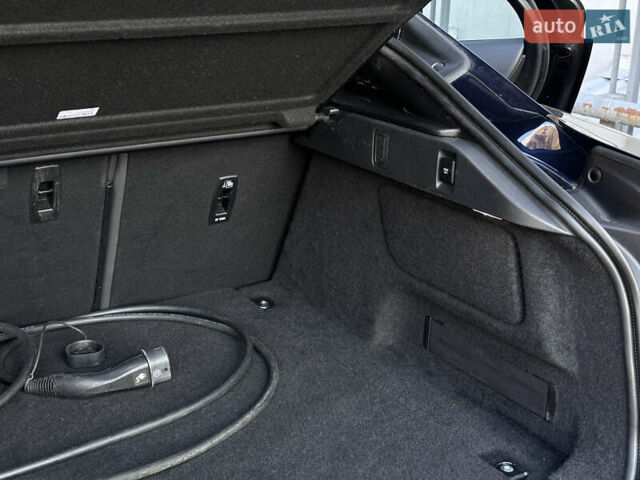 Синий Ягуар I-Pace, объемом двигателя 0 л и пробегом 117 тыс. км за 23500 $, фото 81 на Automoto.ua