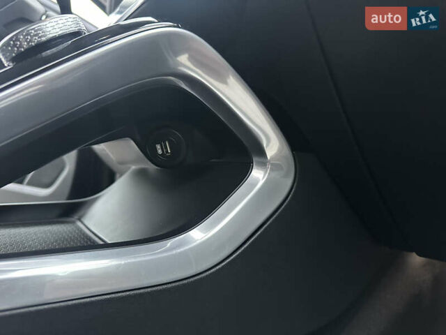 Синій Ягуар I-Pace, об'ємом двигуна 0 л та пробігом 118 тис. км за 24674 $, фото 30 на Automoto.ua