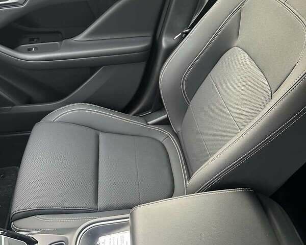 Синий Ягуар I-Pace, объемом двигателя 0 л и пробегом 92 тыс. км за 27299 $, фото 11 на Automoto.ua