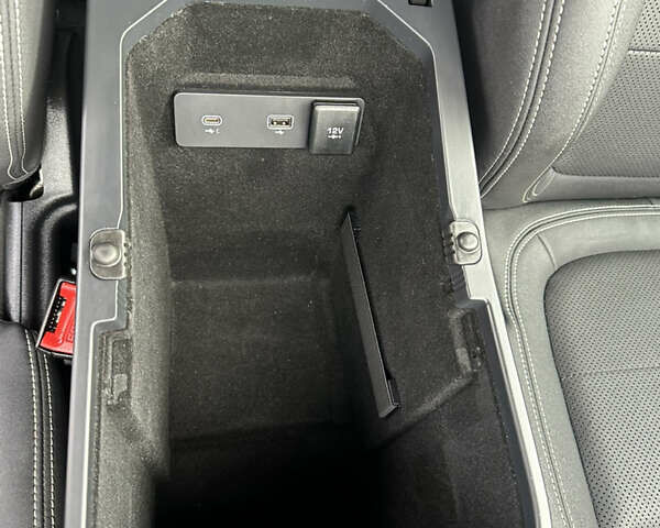 Синій Ягуар I-Pace, об'ємом двигуна 0 л та пробігом 118 тис. км за 24674 $, фото 38 на Automoto.ua