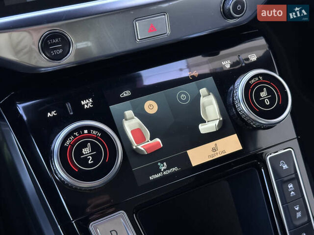 Синий Ягуар I-Pace, объемом двигателя 0 л и пробегом 117 тыс. км за 23500 $, фото 45 на Automoto.ua