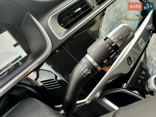 Синій Ягуар I-Pace, об'ємом двигуна 0 л та пробігом 118 тис. км за 24674 $, фото 48 на Automoto.ua