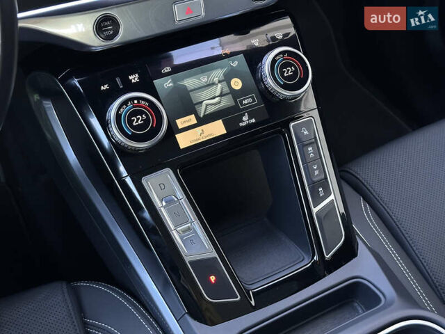 Синий Ягуар I-Pace, объемом двигателя 0 л и пробегом 117 тыс. км за 23500 $, фото 43 на Automoto.ua