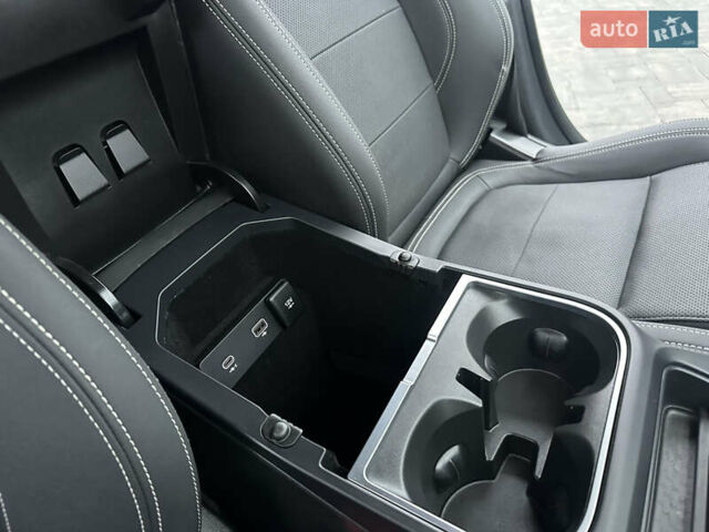 Синій Ягуар I-Pace, об'ємом двигуна 0 л та пробігом 118 тис. км за 24674 $, фото 29 на Automoto.ua