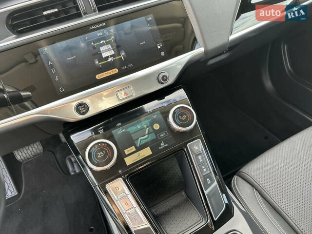 Синій Ягуар I-Pace, об'ємом двигуна 0 л та пробігом 118 тис. км за 24674 $, фото 58 на Automoto.ua