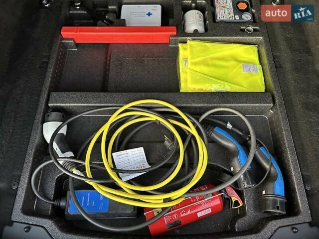 Синий Ягуар I-Pace, объемом двигателя 0 л и пробегом 81 тыс. км за 29500 $, фото 82 на Automoto.ua