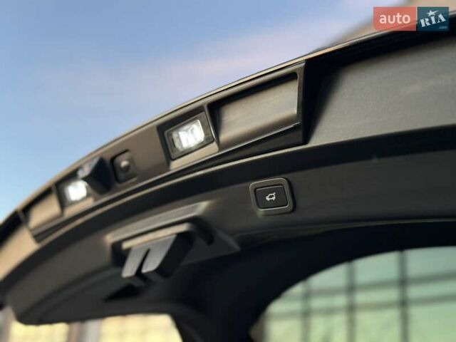 Синий Ягуар I-Pace, объемом двигателя 0 л и пробегом 81 тыс. км за 29500 $, фото 80 на Automoto.ua