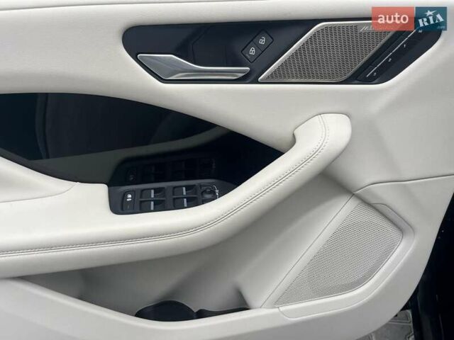 Синий Ягуар I-Pace, объемом двигателя 0 л и пробегом 25 тыс. км за 36499 $, фото 12 на Automoto.ua