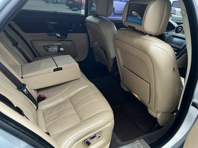 Белый Ягуар XJL, объемом двигателя 3 л и пробегом 100 тыс. км за 17147 $, фото 12 на Automoto.ua