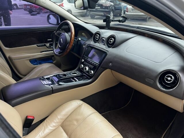 Белый Ягуар XJL, объемом двигателя 3 л и пробегом 100 тыс. км за 17147 $, фото 4 на Automoto.ua