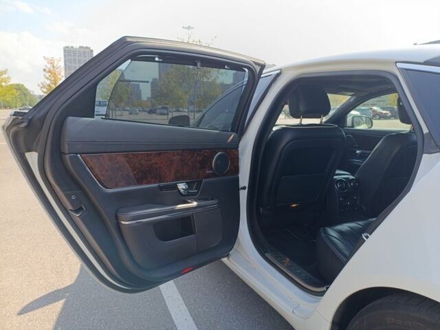 Белый Ягуар XJL, объемом двигателя 3 л и пробегом 210 тыс. км за 14608 $, фото 4 на Automoto.ua