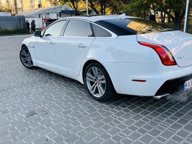 Белый Ягуар XJL, объемом двигателя 3 л и пробегом 133 тыс. км за 21000 $, фото 4 на Automoto.ua
