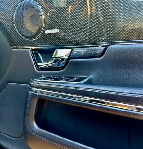Черный Ягуар XJL, объемом двигателя 3 л и пробегом 3 тыс. км за 7500 $, фото 6 на Automoto.ua