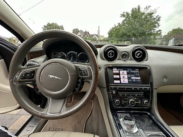 Черный Ягуар XJL, объемом двигателя 3 л и пробегом 170 тыс. км за 24500 $, фото 30 на Automoto.ua