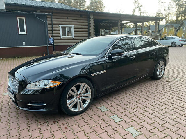 Черный Ягуар XJL, объемом двигателя 3 л и пробегом 137 тыс. км за 23000 $, фото 1 на Automoto.ua