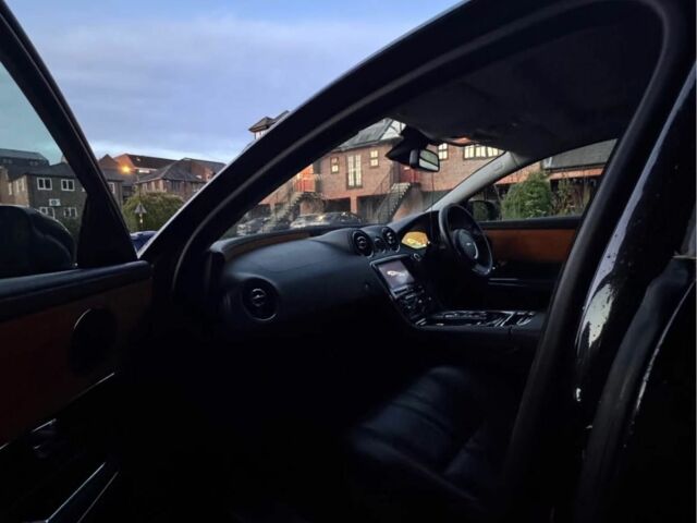 Черный Ягуар XJL, объемом двигателя 3 л и пробегом 2 тыс. км за 10500 $, фото 17 на Automoto.ua