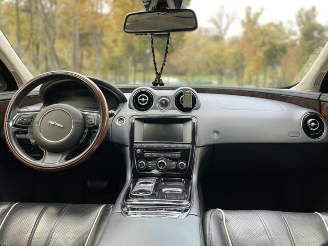 Ягуар XJL 2015 в Киеве на Automoto.ua Черный Ягуар XJL, объемом двигателя 3 л и пробегом 87 тыс. км за 28500 $, фото 16 на Automoto.ua