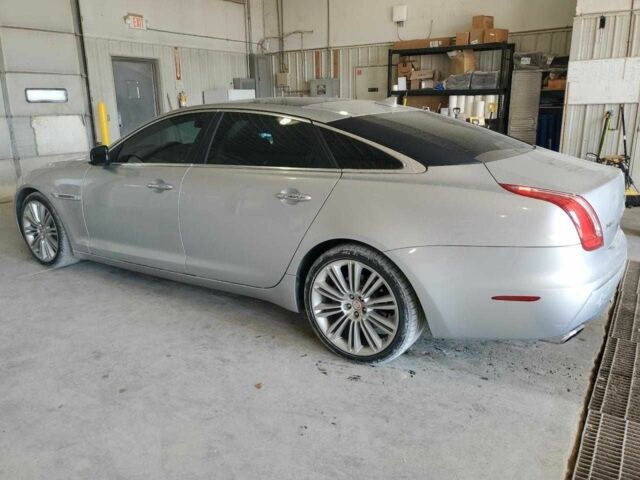 Серый Ягуар XJL, объемом двигателя 3 л и пробегом 194 тыс. км за 11600 $, фото 1 на Automoto.ua