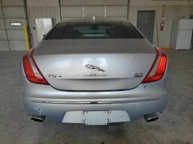 Серый Ягуар XJL, объемом двигателя 3 л и пробегом 194 тыс. км за 11600 $, фото 5 на Automoto.ua