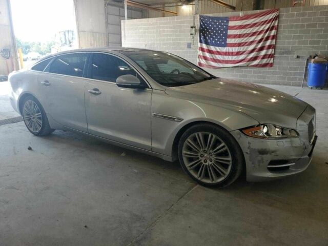 Серый Ягуар XJL, объемом двигателя 3 л и пробегом 194 тыс. км за 11600 $, фото 3 на Automoto.ua