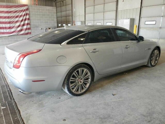 Серый Ягуар XJL, объемом двигателя 3 л и пробегом 194 тыс. км за 11600 $, фото 2 на Automoto.ua