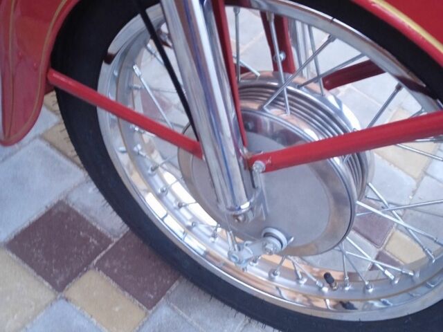 ЯВА Другая, объемом двигателя 0.35 л и пробегом 0 тыс. км за 15000 $, фото 7 на Automoto.ua