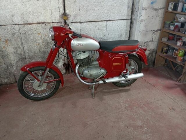 ЯВА Інша, об'ємом двигуна 0.25 л та пробігом 0 тис. км за 1005 $, фото 4 на Automoto.ua