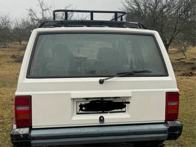 Белый Джип Чероки, объемом двигателя 2.5 л и пробегом 254 тыс. км за 4600 $, фото 1 на Automoto.ua