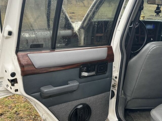 Белый Джип Чероки, объемом двигателя 2.5 л и пробегом 254 тыс. км за 4600 $, фото 6 на Automoto.ua