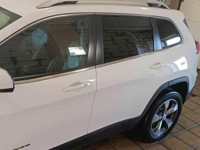 Білий Джип Cherokee, об'ємом двигуна 2 л та пробігом 108 тис. км за 26020 $, фото 14 на Automoto.ua